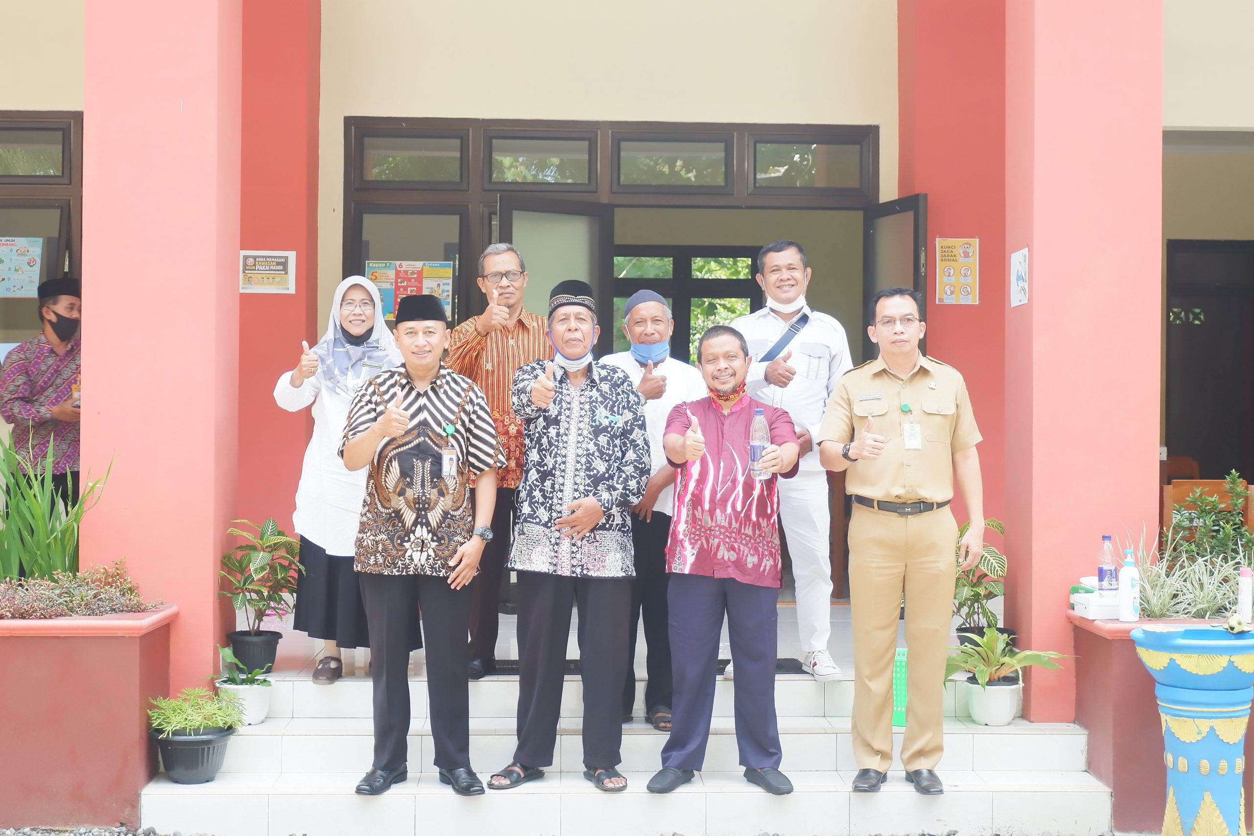 Kepala sekolah dan tendik